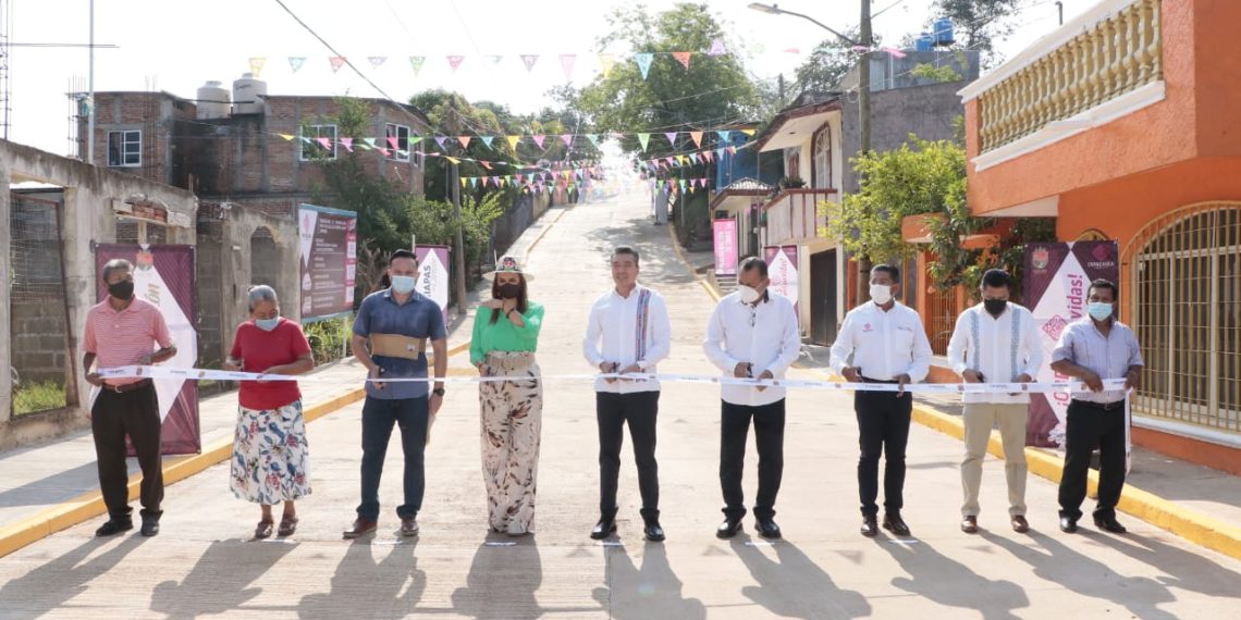 En Tapachula, inaugura Rutilio Escandón pavimentación mixta en la Colonia Lázaro Cárdenas