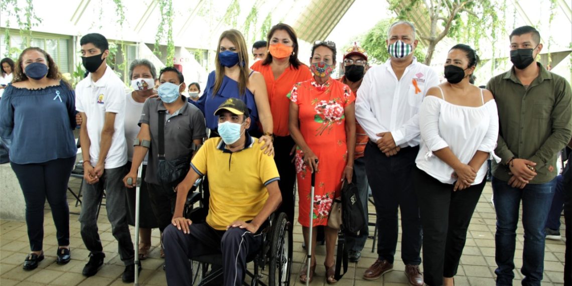 BRINDAN ATENCIÓN ODONTOLÓGICA A DISCAPACITADOS DE TAPACHULA