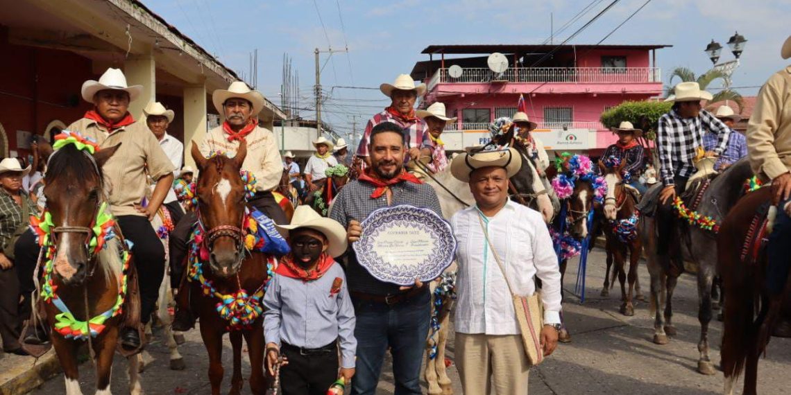 Julio Gamboa reafirma su compromiso con las tradiciones tuxtlachiquenses