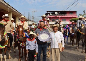 Julio Gamboa reafirma su compromiso con las tradiciones tuxtlachiquenses