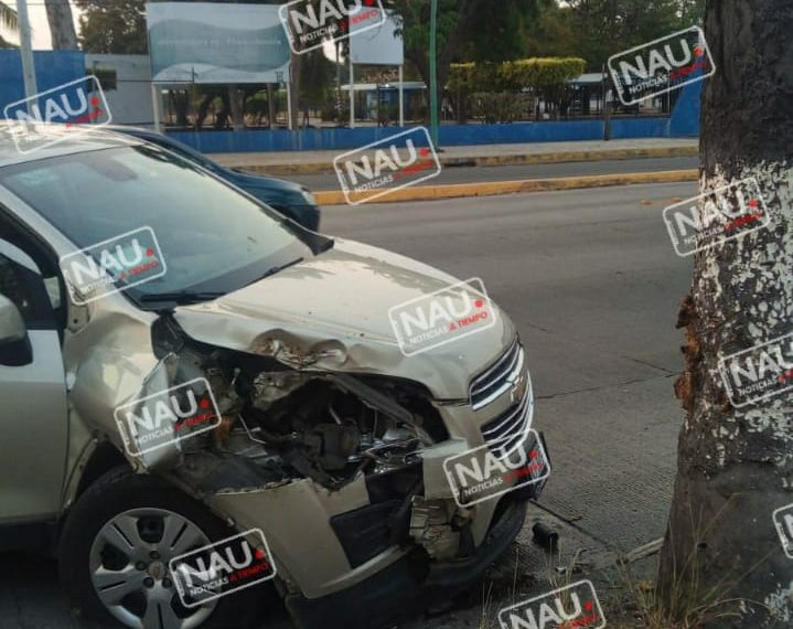 Carro se da a la fuga tras realizar corte de circulación.