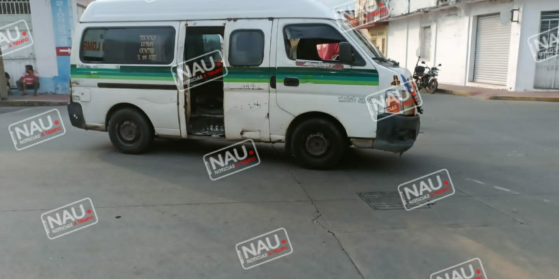 Tres lesionados leves deja accidente entre combi de pasaje y camioneta.