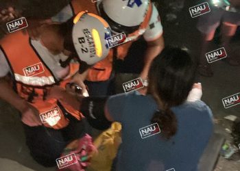 Tres lesionados deja accidente entre tráiler y dos vehículos.