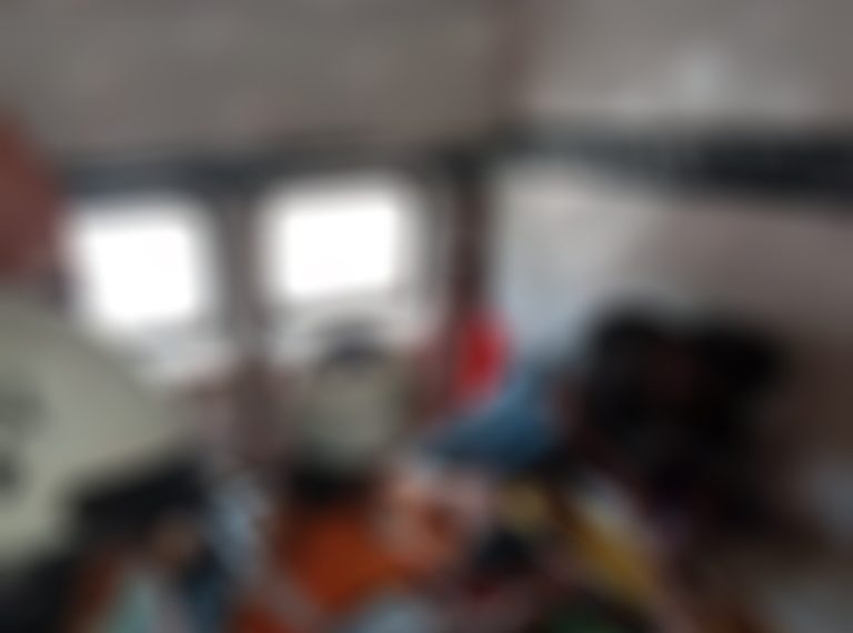 Joven de 24 años convulsiona frente a conocida empresa cervecera