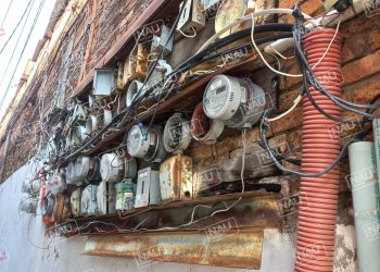 Mal estado de medidores y bajante podría ocasionar incendio en casas del laberinto