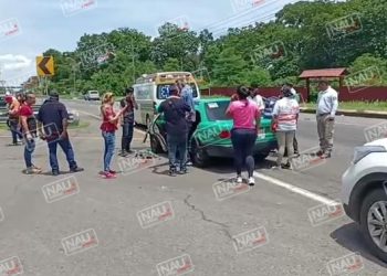Dos personas lesionadas deja accidente de Taxi y camioneta