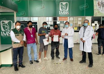 Afilia IMSS a los dos primeros trabajadores guatemaltecos que recibirán los beneficios de la seguridad social