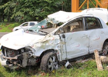 4 lesionados deja volcadura en el tramo carretero