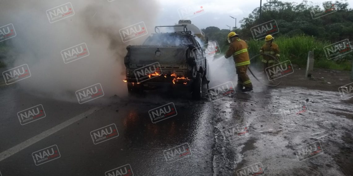En cenizas terminan Ram 700 al incendiarse