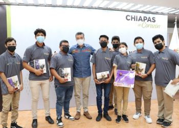 Se reúne Rutilio Escandón con estudiantes del Cecytech que acudirán a Campeonato Mundial de Robótica 2022