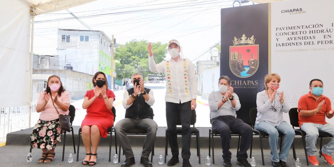 Inaugura Rutilio Escandón pavimentación de calles en colonia Jardines del Pedregal de Tuxtla Gutiérrez
