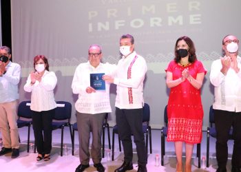 Asiste Rutilio Escandón al Primer Informe de Actividades de la Rectoría de la Unicach