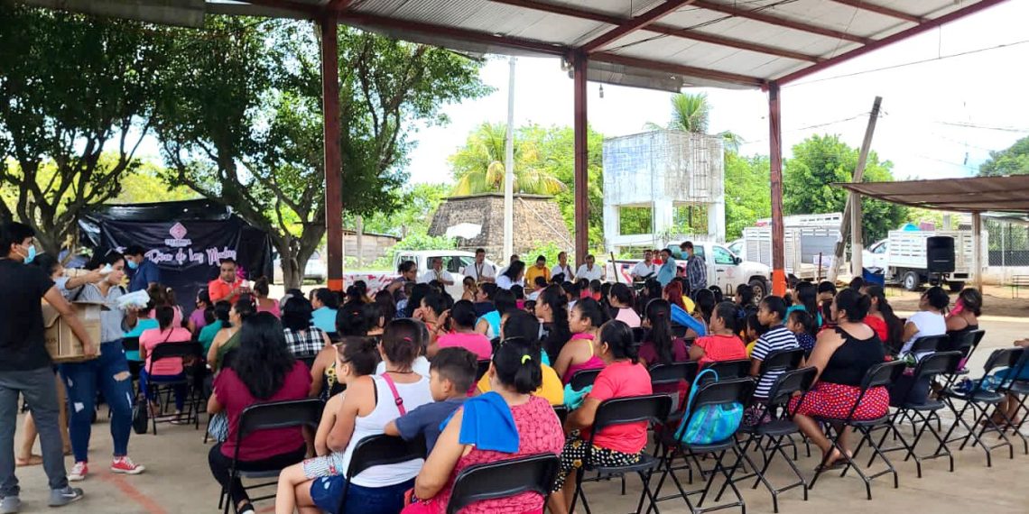 AYUNTAMIENTO DE TAPACHULA FESTEJA A LAS MADRES DE COMUNIDADES RURALES
