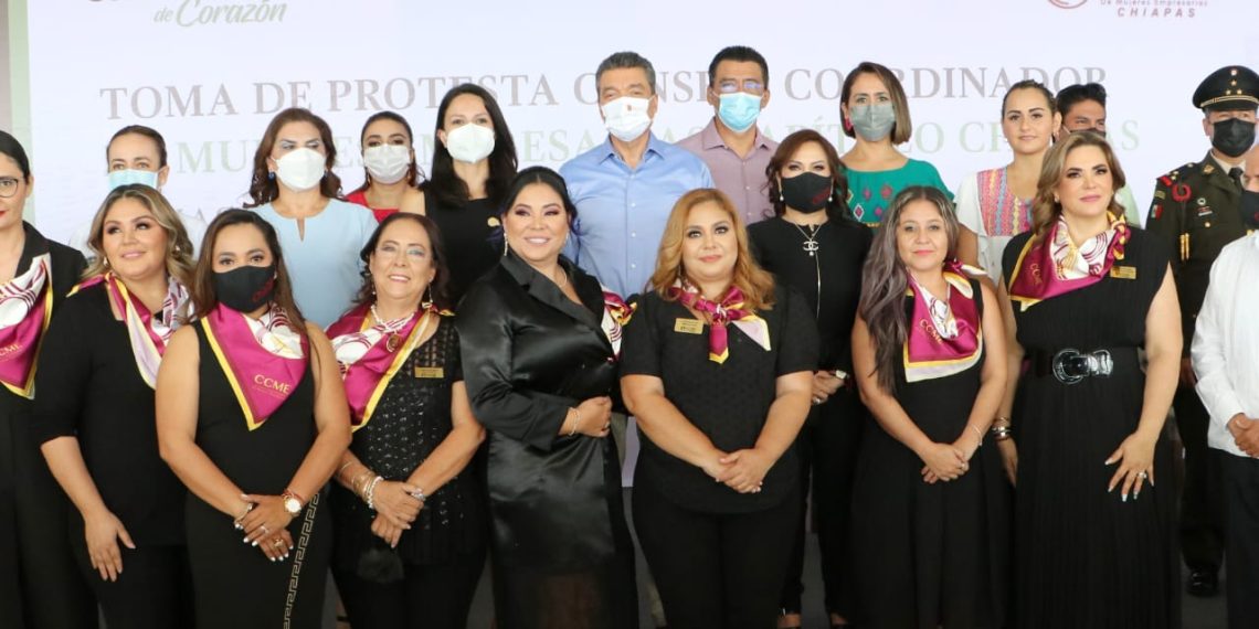 Asiste Rutilio Escandón a toma de protesta del Consejo Coordinador de Mujeres Empresarias, Capítulo Chiapas
