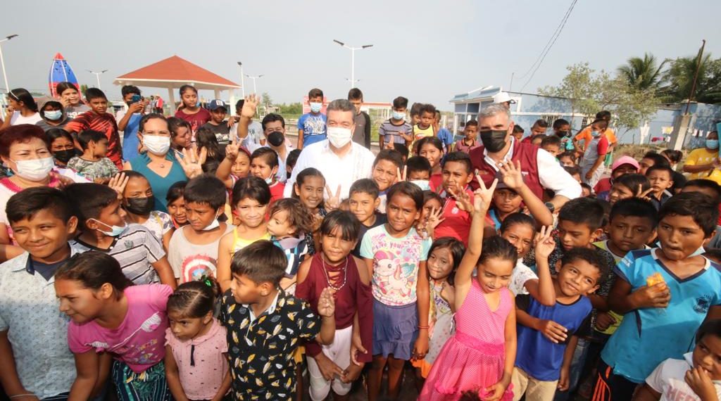 En Arriaga, Rutilio Escandón inaugura el Parque La Línea y entrega escrituras públicas