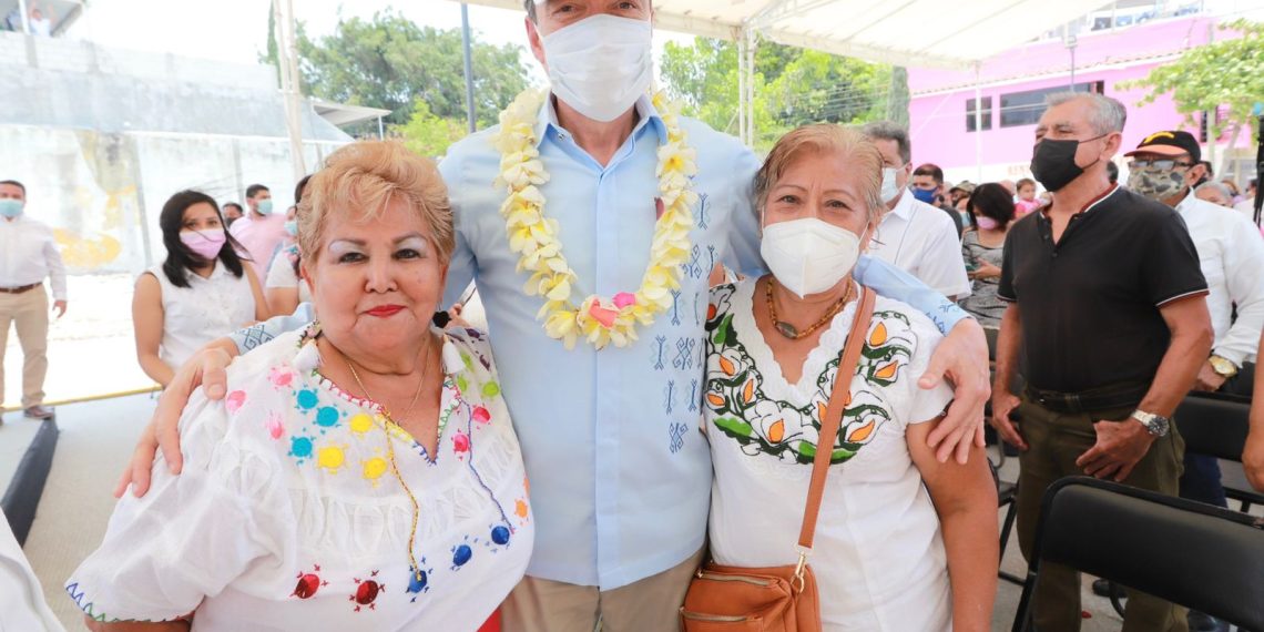 Entrega Rutilio Escandón más calles pavimentadas en colonias de Tuxtla Gutiérrez