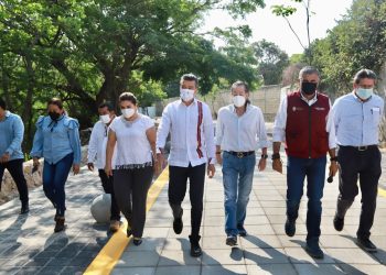 Rutilio Escandón supervisa la obra Vialidad Pacificada en la margen sur del Río Sabinal