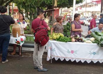 Un éxito el “Tianguis Comunitario” en Tuxtla Chico