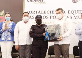 Rutilio Escandón encabeza entrega de patrullas, equipamiento y uniformes a Policía de Chiapa de Corzo