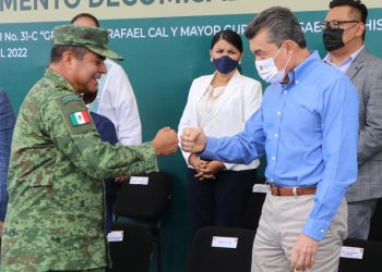 Rutilio Escandón y comandante Gilberto Martínez encabezan ceremonia de destrucción de armas de fuego