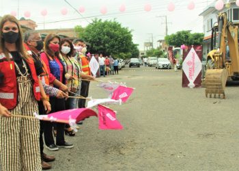 ROSY URBINA DA BANDERAZO DE INICIO DE NUEVA OBRA EN EL FRACCIONAMIENTO EL CARMEN FONHAPO