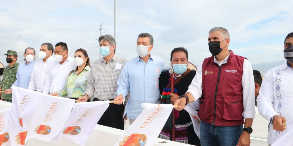 Rutilio Escandón inaugura paso a desnivel del cruce del Libramiento Sur y Bulevar Andrés Serra Rojas