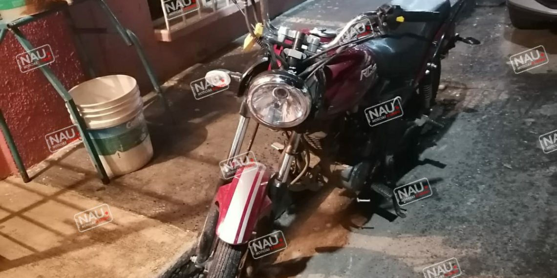 Abandonan motocicleta en Huixtla.