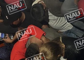 Más de medio centenar de migrantes viajaban escondidos en un camión.