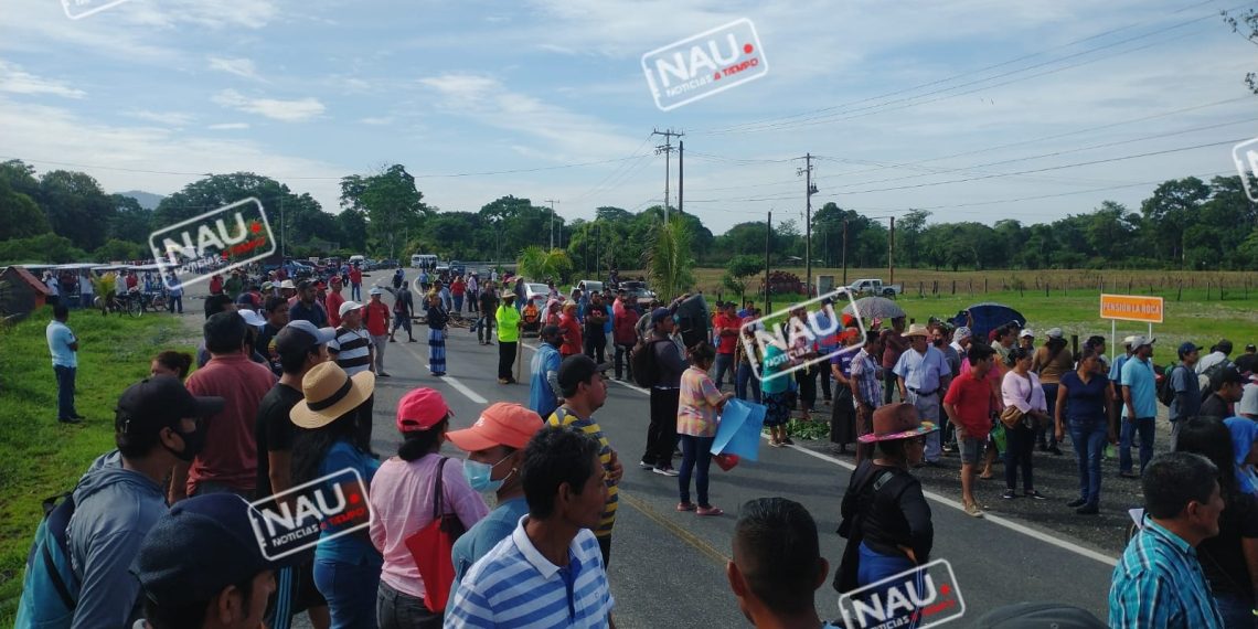 AVISO URGENTE | Bloquean carretera para exigir muro de contención en el río despoblado de Villa Comaltitlán.