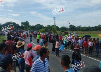 AVISO URGENTE | Bloquean carretera para exigir muro de contención en el río despoblado de Villa Comaltitlán.