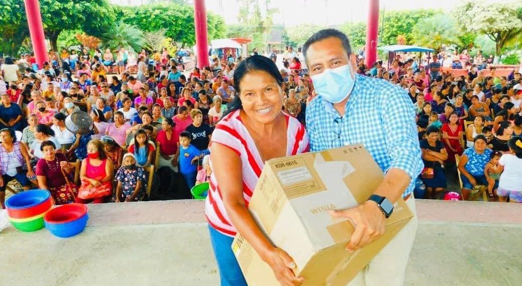 Celebra a las Mamás del Ejido Santo Domingo, el H. Ayuntamiento Municipal de Unión Juárez, que preside Isaías Verdugo Roblero