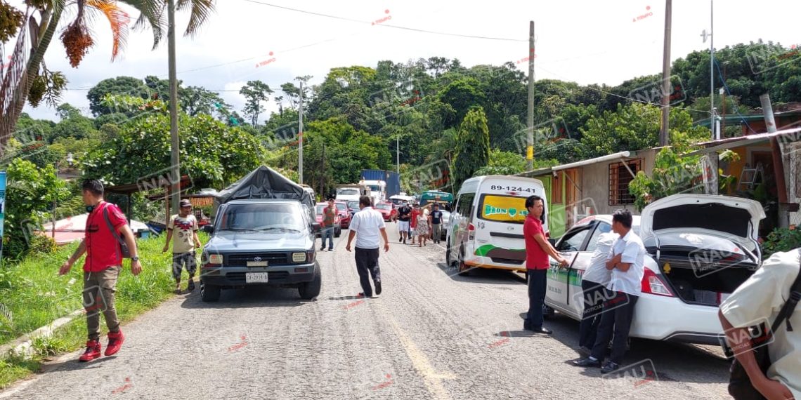 Bloquean carretera en Tapachula piden devolver unidades piratas aseguradas por SMyT