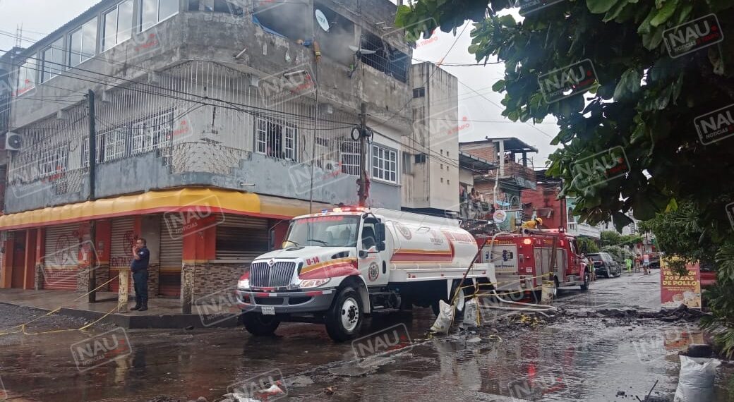 Corto circuito ocasiona incendio en un departamento en Tapachula