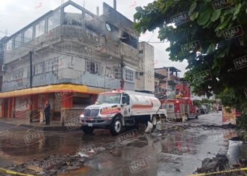 Corto circuito ocasiona incendio en un departamento en Tapachula