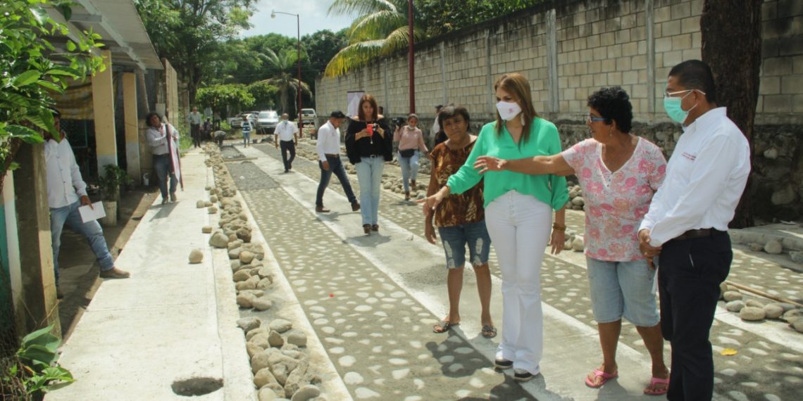 ROSY URBINA SUPERVISA AVANCES DE OBRA EN LA COLONIA BUENAVENTURA