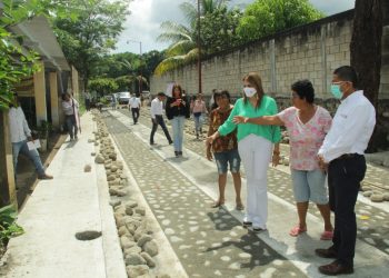 ROSY URBINA SUPERVISA AVANCES DE OBRA EN LA COLONIA BUENAVENTURA