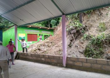ORDENA ROSY URBINA ATENCIÓN A KINDER AFECTADO POR DERRUMBE EN LA ZONA ALTA DE TAPACHULA