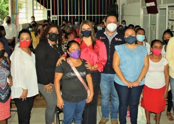 ENTREGA ROSY URBINA APOYOS DEL PROGRAMA DE FOMENTO FAMILIAR A LA PRODUCCIÓN DE TRASPATIO