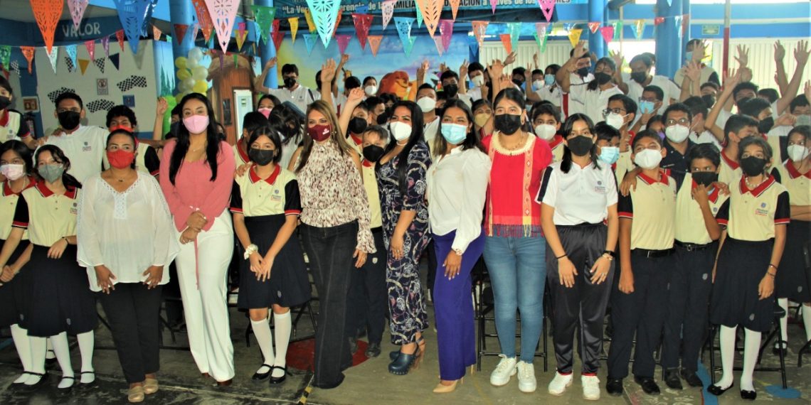 ESTUDIANTES PARTICIPAN EN CONFERENCIA ¿SOY PARTE DE LAS REDES?