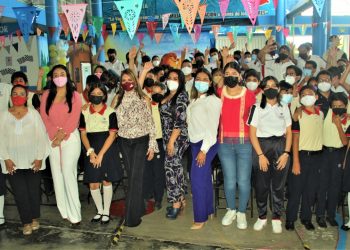 ESTUDIANTES PARTICIPAN EN CONFERENCIA ¿SOY PARTE DE LAS REDES?