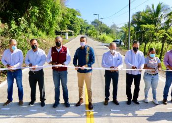 Inaugura Rutilio Escandón pavimentación de calles estratégicas en Ixtacomitán y Pichucalco