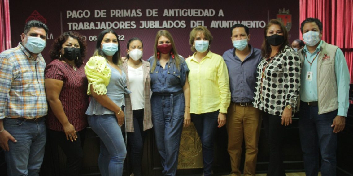 EMPLEADOS JUBILADOS DEL AYUNTAMIENTO DE TAPACHULA RECIBIERON PRIMA DE ANTIGÜEDAD