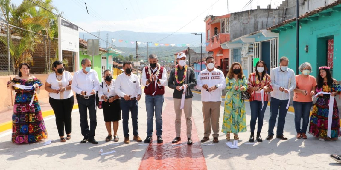 En Chiapilla, Rutilio Escandón entrega obras de infraestructura vial y educativa