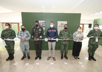 Rutilio Escandón y C. Gral. de División D.E.M. Armando Montaño Ponce Cmte. de la VII Rgn. Mil., inauguran Exposición Fotográfica “Más cerca de ti”