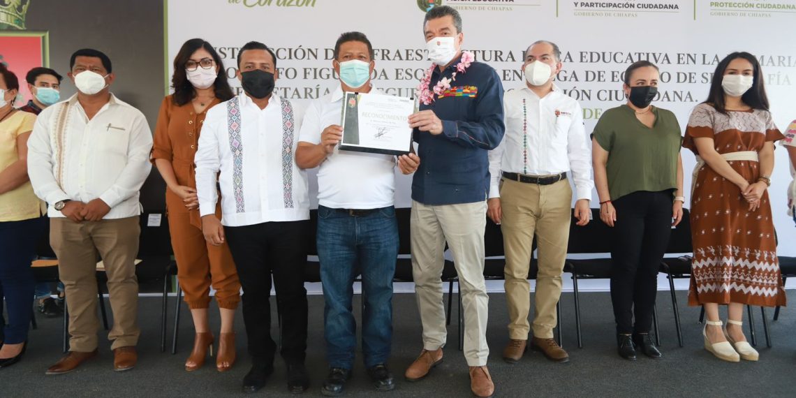 En Cintalapa, Rutilio Escandón inaugura espacios educativos y vialidades