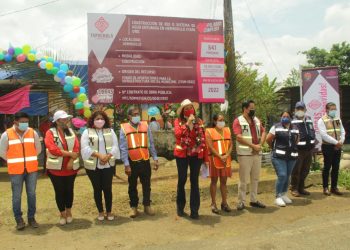 ROSY URBINA DA BANDERAZO A OBRA DE RED DE AGUA EN FRACCIÓN HERMOSILLO