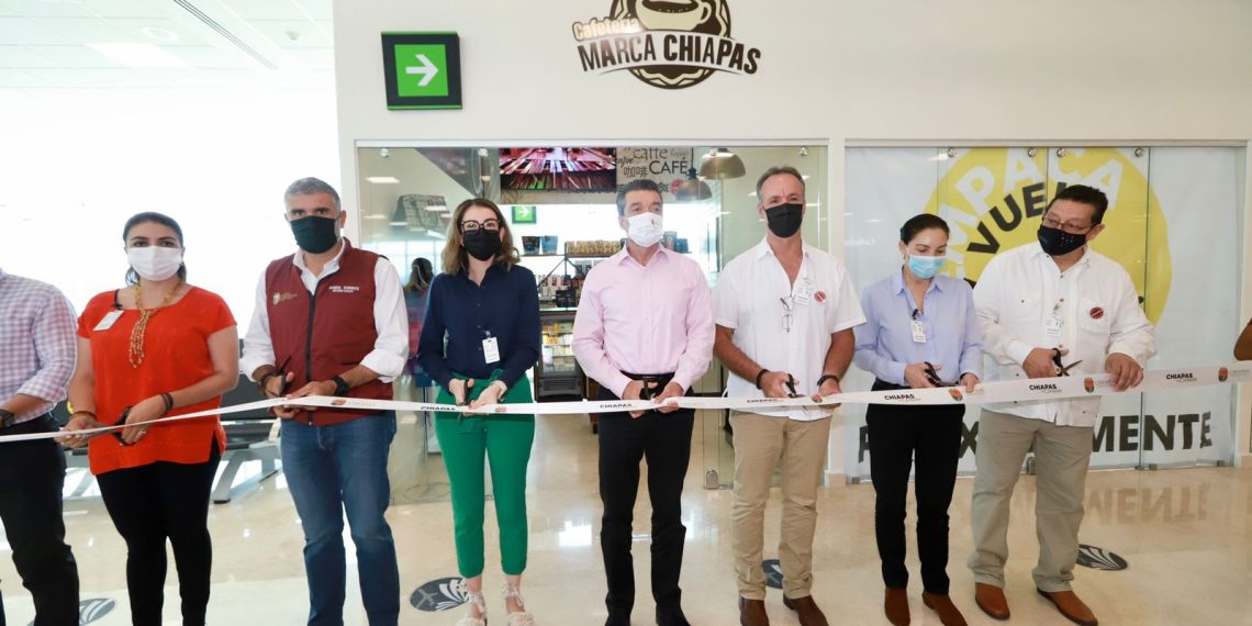 Inaugura Rutilio Escandón primera Cafetería Marca Chiapas, en Aeropuerto Internacional Ángel Albino Corzo