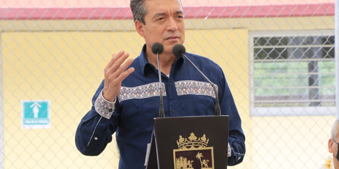 En Ocozocoautla, Rutilio Escandón inaugura espacios educativos en escuelas de la localidad Villahermosa