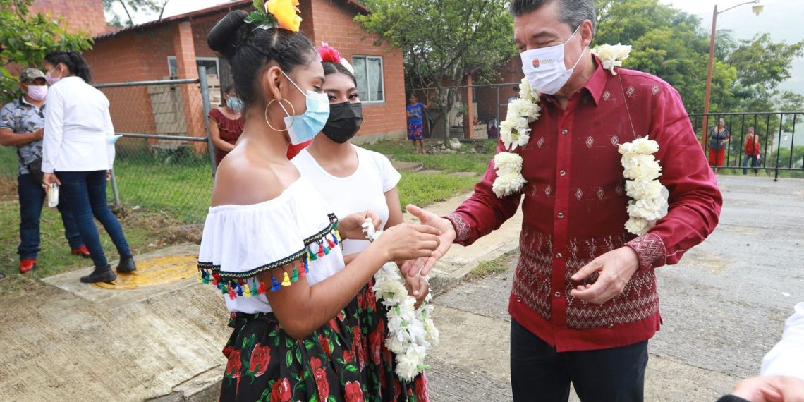 Con reconversión hospitalaria se fortalecen los servicios de salud de Ixhuatán: Rutilio Escandón