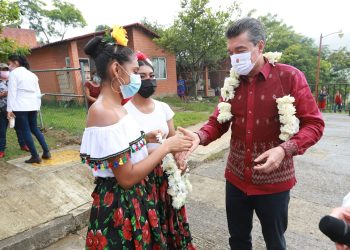 Con reconversión hospitalaria se fortalecen los servicios de salud de Ixhuatán: Rutilio Escandón